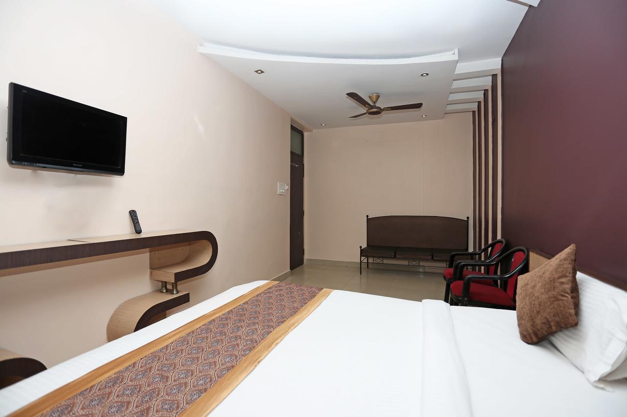 Oyo 11596 Sanjay Guest House カーンプル エクステリア 写真